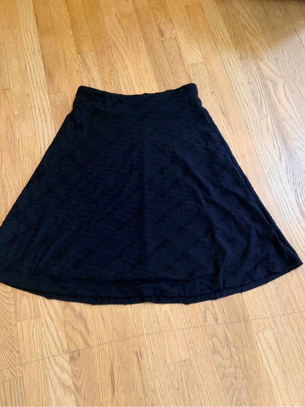 Ladies Size Small "Zac & Rachel" Black A-Line Skirt with Diagonal Texture GUC